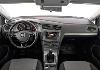 Подержанный автомобиль Volkswagen Golf Hatchback 2013 года (14 фото)