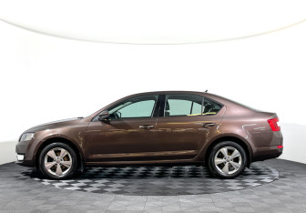 Подержанный автомобиль Skoda Octavia Liftback 2015 года (8 фото)