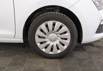 Подержанный автомобиль Skoda Rapid Liftback 2020 года (12 фото)