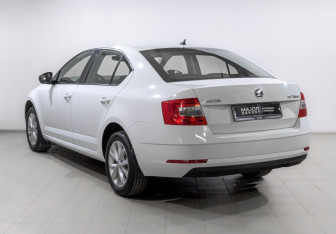 Подержанный автомобиль Skoda Octavia Liftback 2019 года (7 фото)