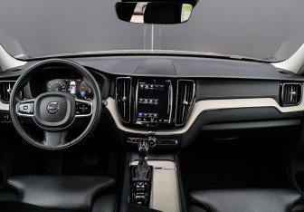 Подержанный автомобиль Volvo XC60 2019 года (11 фото)