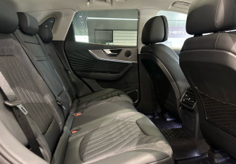 Подержанный автомобиль Hongqi HS5 2024 года (11 фото)