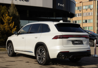 Подержанный автомобиль Geely Monjaro 2024 года (5 фото)