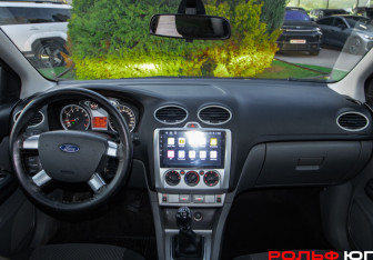 Подержанный автомобиль Ford Focus Hatchback 2010 года (10 фото)