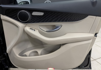 Подержанный автомобиль Mercedes-Benz GLC Coupe 2022 года (24 фото)
