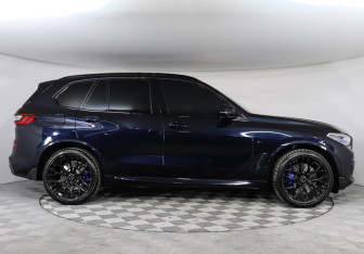 Подержанный автомобиль BMW X5 2019 года (6 фото)