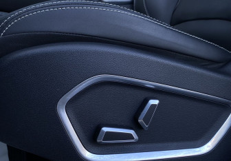 Подержанный автомобиль Geely Atlas Pro 2022 года (22 фото)