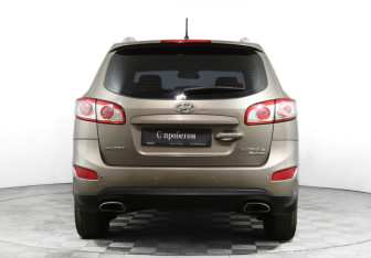 Подержанный автомобиль Hyundai Santa Fe 2010 года (6 фото)