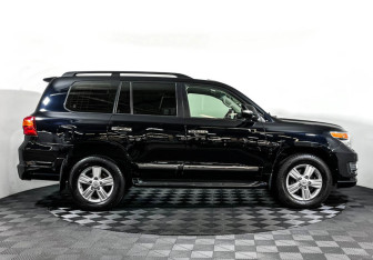 Подержанный автомобиль Toyota Land Cruiser Suv 2013 года (4 фото)