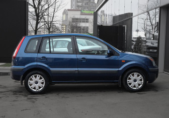 Подержанный автомобиль Ford Fusion 2008 года (4 фото)