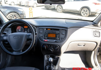 Подержанный автомобиль Kia Rio Hatchback 2009 года (10 фото)