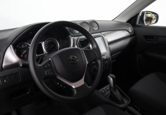 Подержанный автомобиль Suzuki Vitara 2021 года (6 фото)