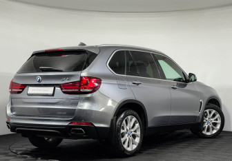 Подержанный автомобиль BMW X5 2017 года (2 фото)
