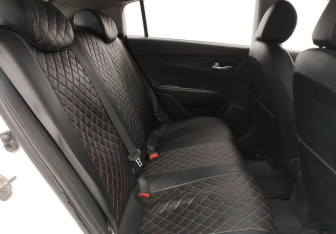 Подержанный автомобиль Kia Rio Hatchback 2019 года (11 фото)