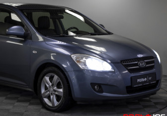 Подержанный автомобиль Kia Ceed Hatchback 2008 года (22 фото)
