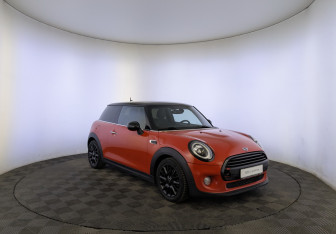 Подержанный автомобиль MINI Hatch 2019 года (3 фото)