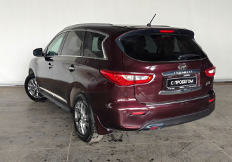 Подержанный автомобиль Infiniti JX 2013 года (6 фото)