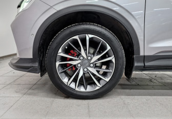 Подержанный автомобиль Geely Coolray 2022 года (18 фото)
