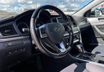 Подержанный автомобиль Hyundai Sonata 2018 года (13 фото)