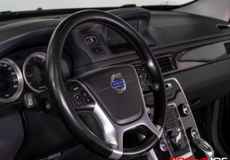 Подержанный автомобиль Volvo XC70 2013 года (14 фото)