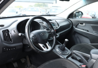 Подержанный автомобиль Kia Sportage 2010 года (13 фото)