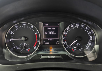 Подержанный автомобиль Skoda Rapid Liftback 2015 года (13 фото)