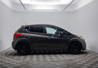Подержанный автомобиль Kia Venga 2015 года (4 фото)