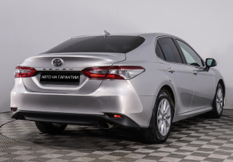 Подержанный автомобиль Toyota Camry Sedan 2021 года (5 фото)