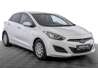 Подержанный автомобиль Hyundai i30 Hatchback 2012 года (3 фото)