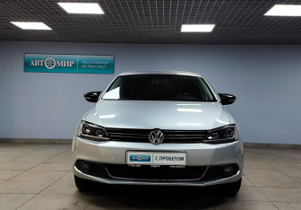 Подержанный автомобиль Volkswagen Jetta Sedan 2013 года (2 фото)