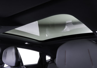 Подержанный автомобиль Changan UNI-V 2023 года (18 фото)