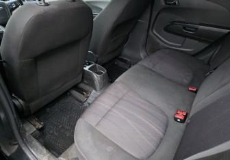 Подержанный автомобиль Chevrolet Aveo Sedan 2012 года (10 фото)