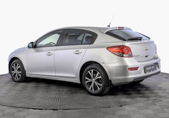 Подержанный автомобиль Chevrolet Cruze Hatchback 2015 года (7 фото)