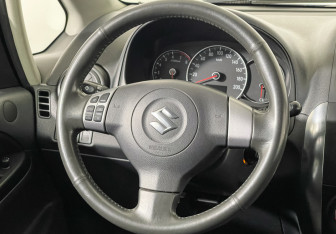 Подержанный автомобиль Suzuki SX4 Hatchback 2009 года (14 фото)