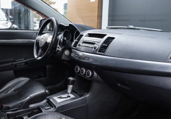 Подержанный автомобиль Mitsubishi Lancer Sedan 2008 года (11 фото)