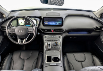 Подержанный автомобиль Hyundai Santa Fe 2022 года (14 фото)