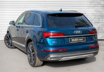 Подержанный автомобиль Audi Q7 2021 года (7 фото)