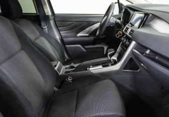 Подержанный автомобиль Mitsubishi Xpander 2023 года (12 фото)