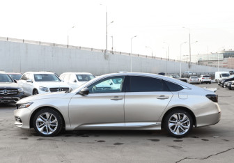 Подержанный автомобиль Honda Accord Sedan 2019 года (7 фото)