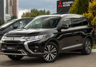 Подержанный автомобиль Mitsubishi Outlander 2019 года (2 фото)