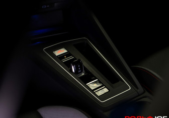 Подержанный автомобиль Volkswagen Golf GTI Hatchback 2021 года (23 фото)