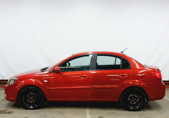 Подержанный автомобиль Kia Rio Sedan 2010 года (8 фото)