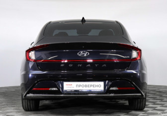 Подержанный автомобиль Hyundai Sonata 2021 года (6 фото)
