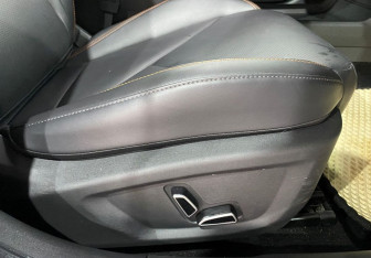 Подержанный автомобиль Changan UNI-V 2023 года (14 фото)