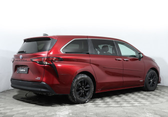 Подержанный автомобиль Toyota Sienna 2021 года (5 фото)