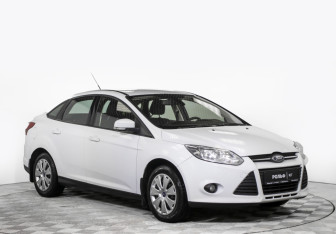 Подержанный автомобиль Ford Focus Sedan 2013 года (15 фото)