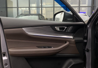 Подержанный автомобиль Chery Tiggo 8 Pro 2022 года (20 фото)