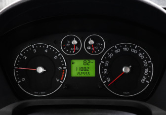 Подержанный автомобиль Ford Fiesta Hatchback 2007 года (7 фото)