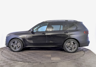 Подержанный автомобиль BMW X7 2024 года (8 фото)