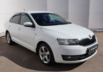Подержанный автомобиль Skoda Rapid Liftback 2014 года (3 фото)